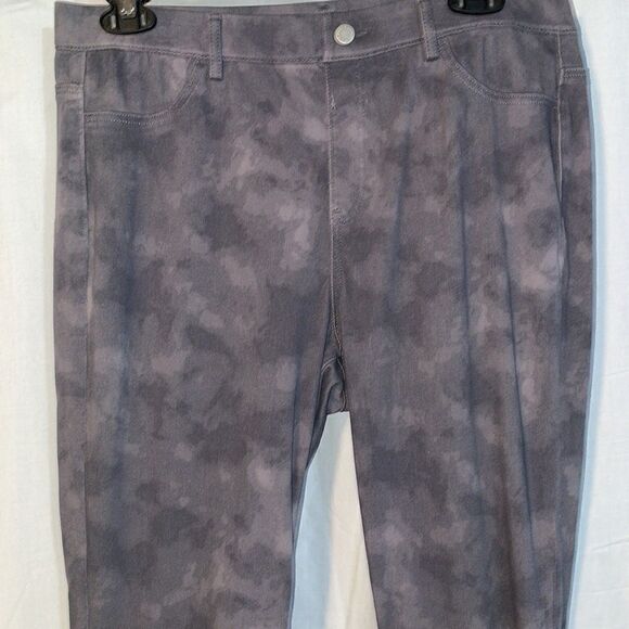 Uniqlo jeggings  - Picture 2 of 8